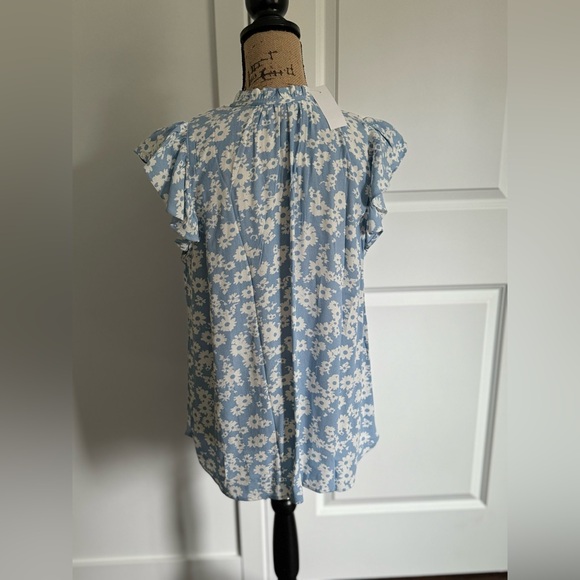 NWT- LOFT top-Charming blue floral top with flutter sleeves and tie-front! - Picture 3 of 7